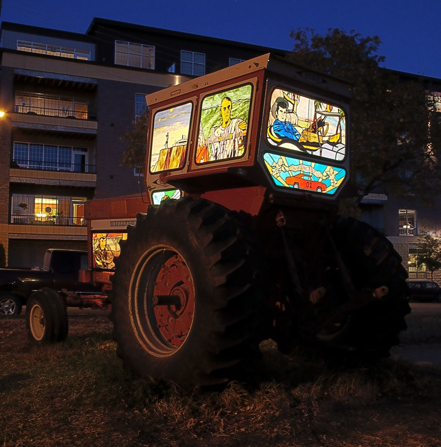 Near-Mint Condition stained glass tractor by Karl Unnasch. Photo: Gene Pittman