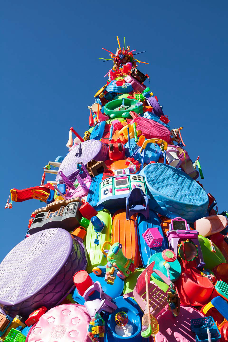 Playtime in Indy - A Holiday Tree Made All of Toys for Newfields by Karl Unnasch, Indianapolis, IN. Photo: Eric Lubrick